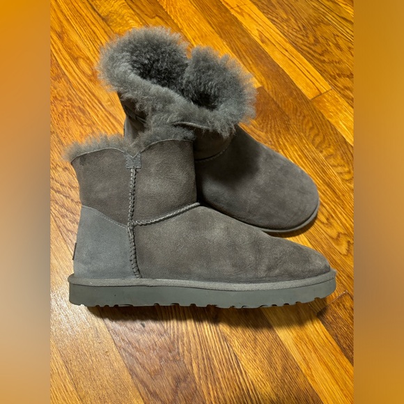 Woman’s Ugg Mini Bailey Boots - Picture 4 of 7